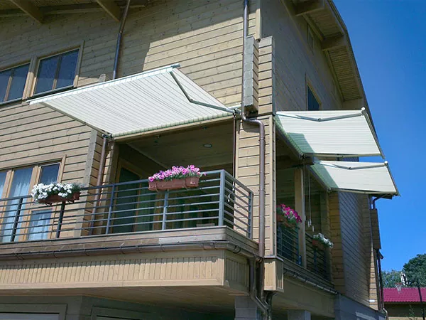 Det korrekta sättet att öppna en hel kassettmarkis.